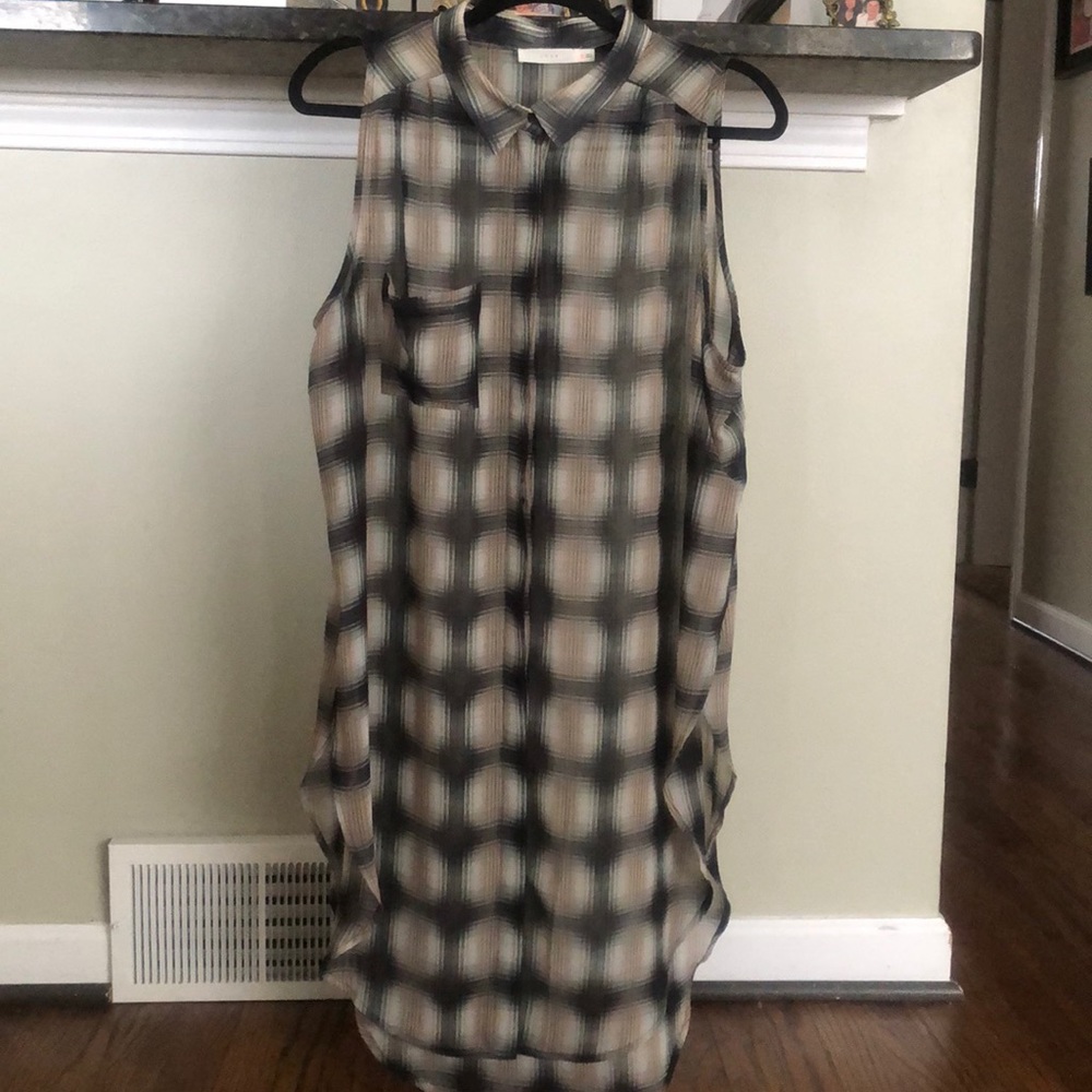 Sleeveless sheer tunic top/vest